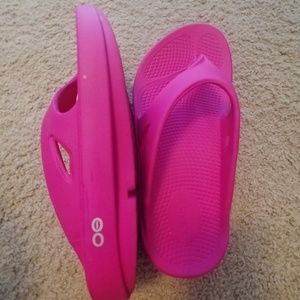 Oofos flip flops-Running recovery flip flops